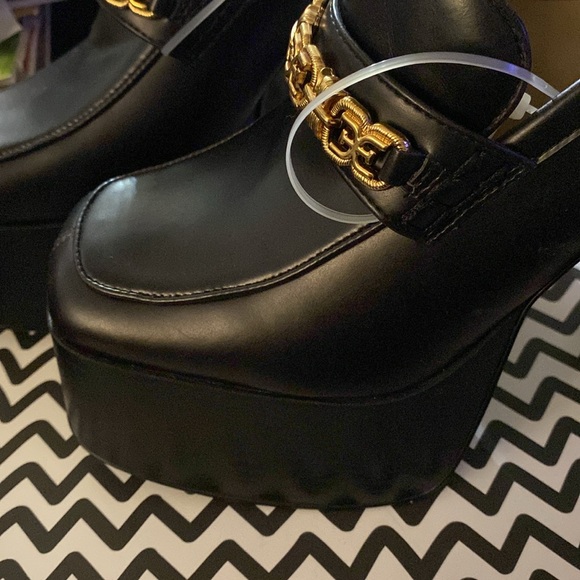 Sam Edelman Platform Loafers, Black Leather with Gold Accent Chain, Size 8 NWIB - Picture 4 of 6
